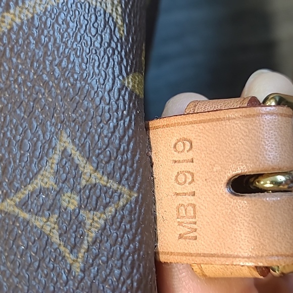 Louis Vuitton Samur 35 - Picture 8 of 12